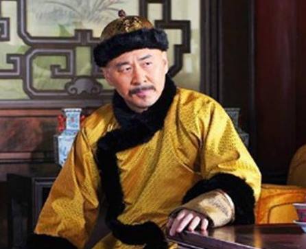 张廷玉为什么会在皇帝死前被连降三级？原因是什么