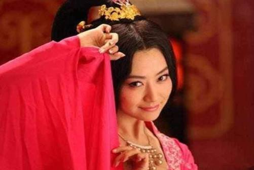 历史上的和珅到底有多嚣张？他连皇帝身边的嫔妃都敢贪